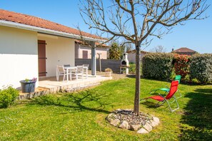 Outdoor dining - Furnished house F3 on one level in Landes Chalosse in a gourmet region. (saint geours d auribat)