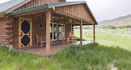 Sijaitsee rauhallisella tiellä Beartooth-vuorten juurella!