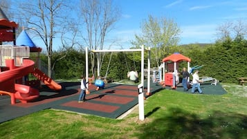 Children’s play area – outdoor