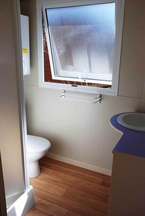 淋浴设施、毛巾