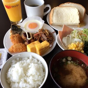 Breakfast meal - Tahara City Hotel (Tahara)