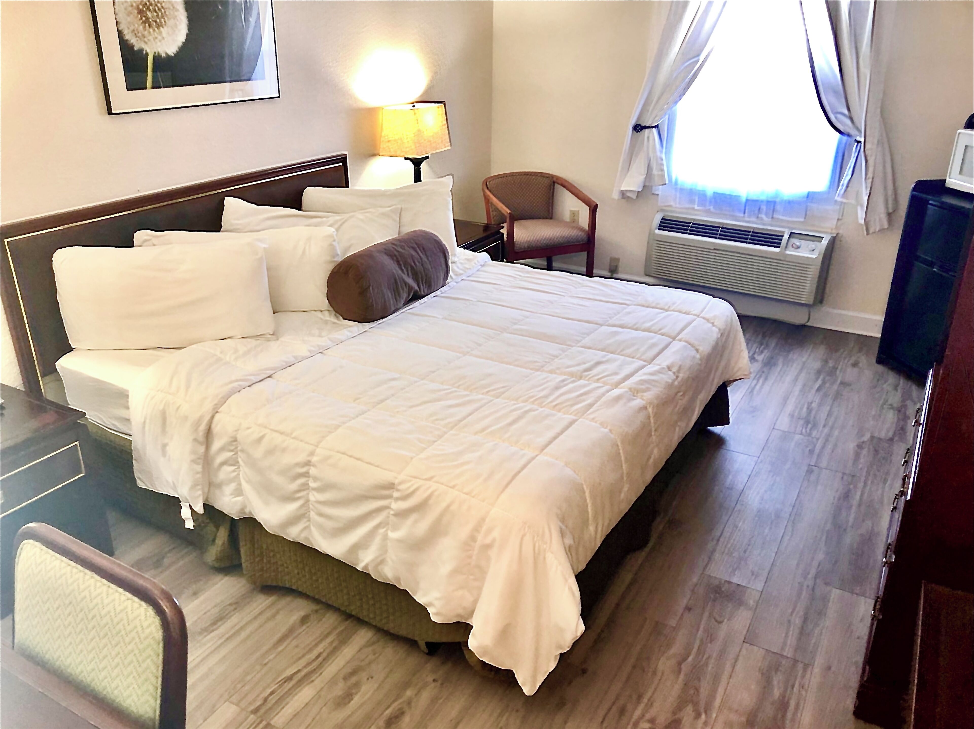 Single Room | Blackout drapes, iron/ironing board, free WiFi, bed sheets