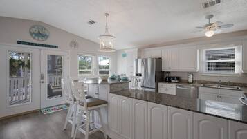 House, 3 Bedrooms | Private kitchen | Coffee/tea maker