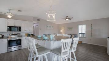 House, 3 Bedrooms | Private kitchen | Coffee/tea maker