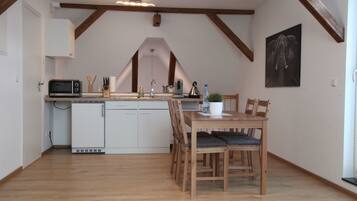 Apartment (Stuttgart) | Eigene Küche | Kühlschrank, Mikrowelle, Ofen, Herdplatte