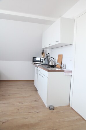 Lägenhet (Esslingen) | Eget kök | Kylskåp, mikrovågsugn, ugn och spishäll