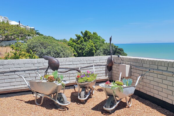 Linga Longa | Interior entrance - Linga Longa (Cape Town)