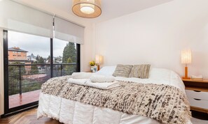 2 bedrooms, iron/ironing board, free WiFi, bed sheets - DEPARTAMENTO EN EL CENTRO CON VISTA AL LAGO N.HUAPI (San Carlos de Bariloche)