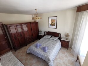4 chambres, fer et planche à repasser, Wi-Fi, literie fournie