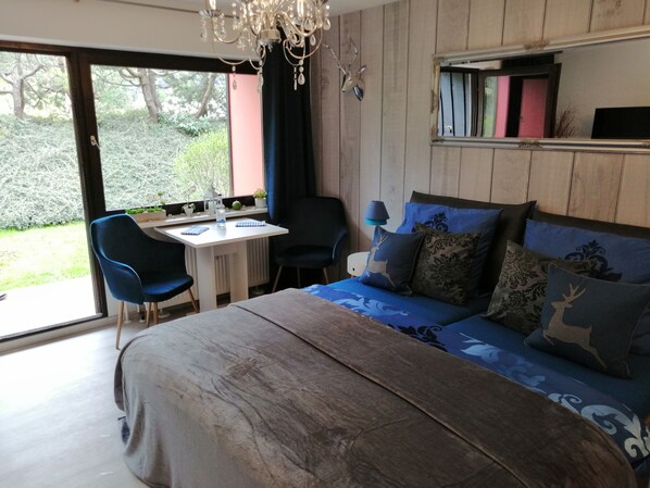 1 habitación, escritorio y insonorización