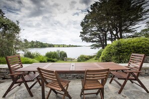 تناول الطعام بالخارج