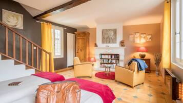 3 chambres, fer et planche à repasser, Wi-Fi, draps fournis