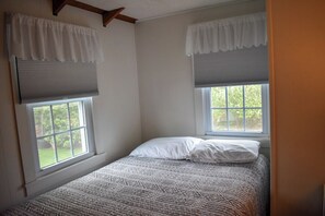 3 bedrooms, iron/ironing board, free WiFi