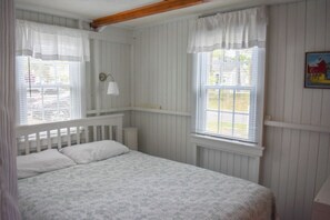 3 bedrooms, iron/ironing board, free WiFi