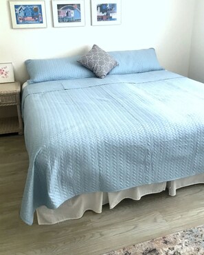 2 bedrooms, iron/ironing board, free WiFi, bed sheets - New Listing! 2BD / 2BA Bonita Springs Condo - Minutes to Beach - 30 Day Minimum (Bonita Springs)