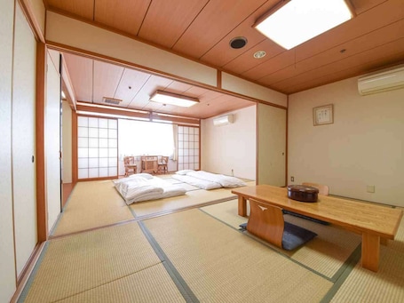 Room. Yao Tennen Onsen Yao Grand Hotel