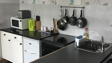 Apartment | Private kitchen | Full-sized fridge, microwave, electric kettle, cookware/dishes/utensils