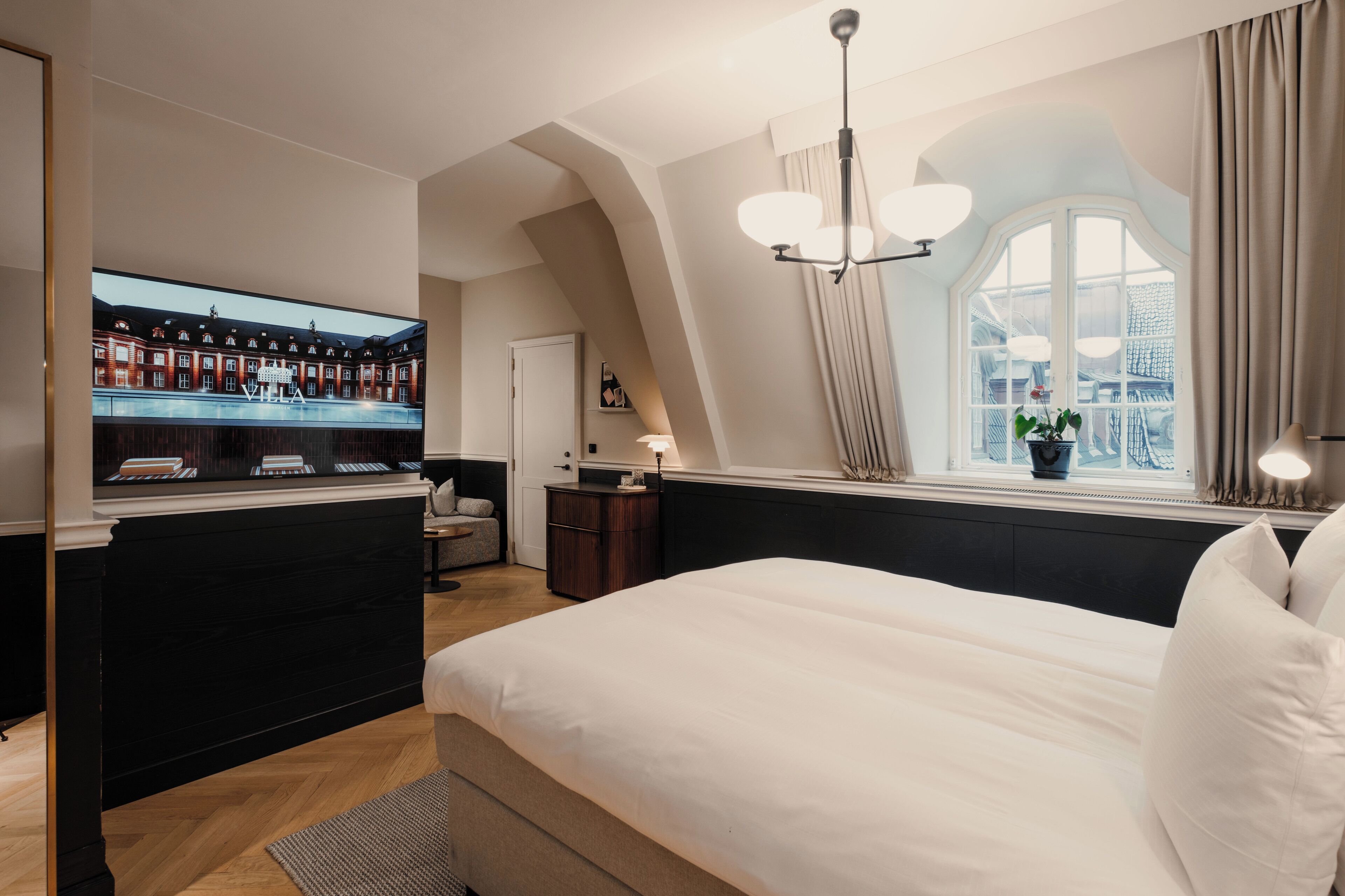 Superior Plus King | Minibar, in-room safe, soundproofing, free WiFi