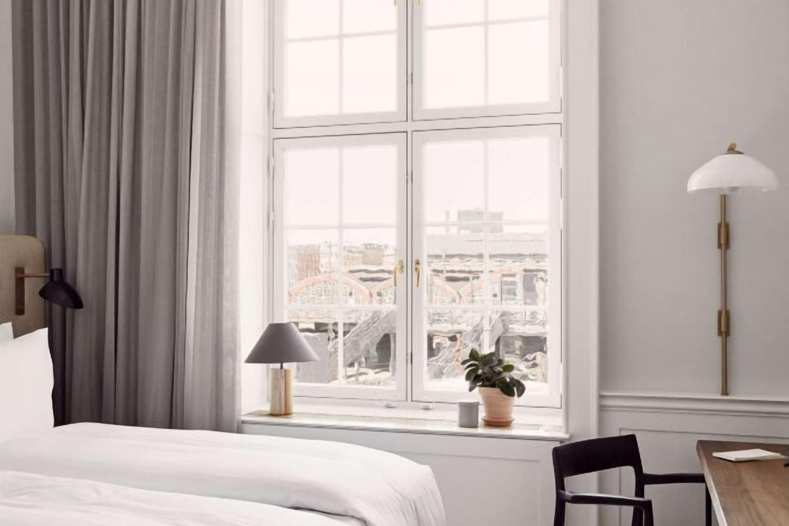 Minibar, in-room safe, soundproofing, free WiFi