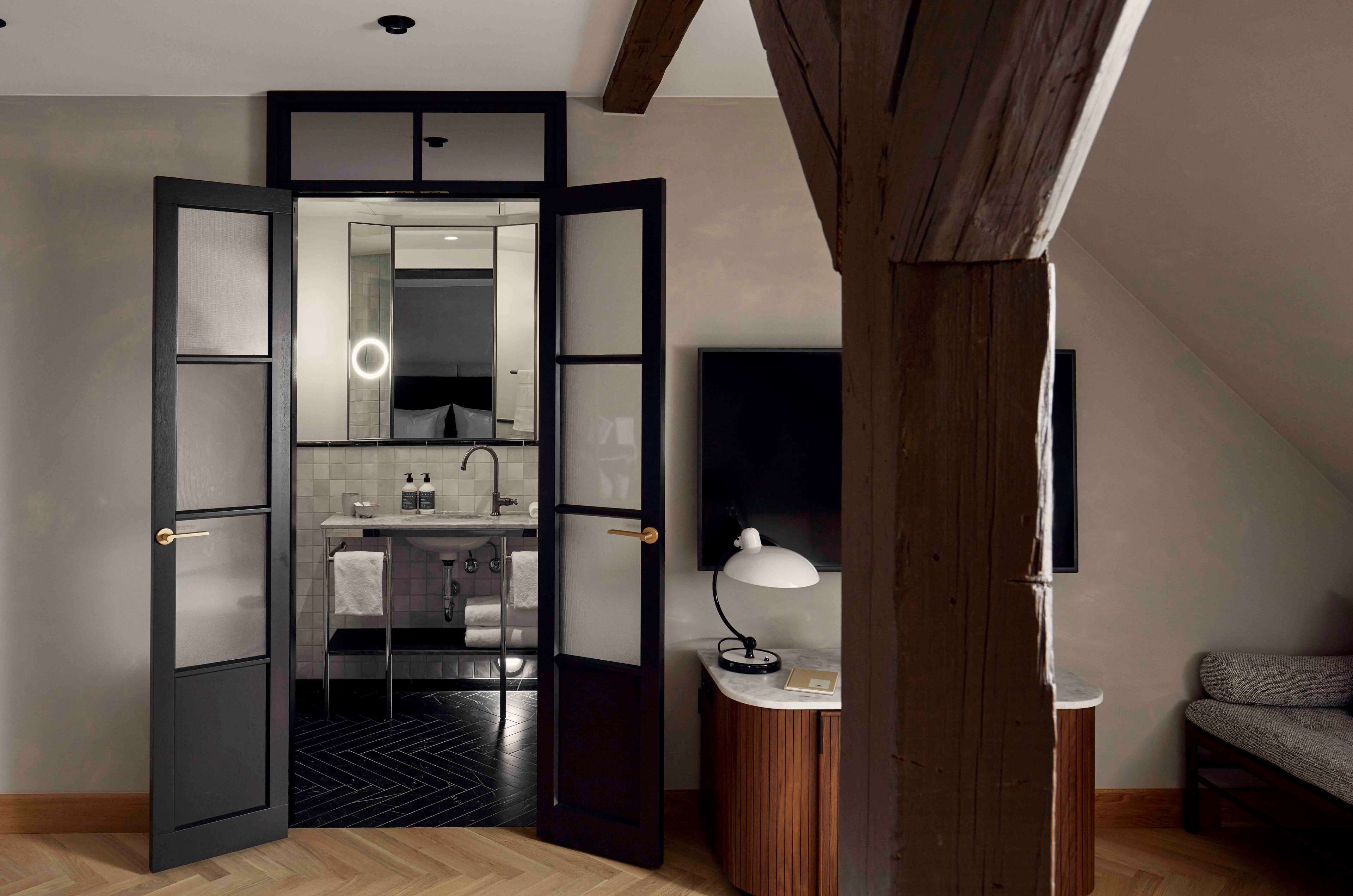 superior plus king | 1 bedroom, minibar, in-room safe, soundproofing