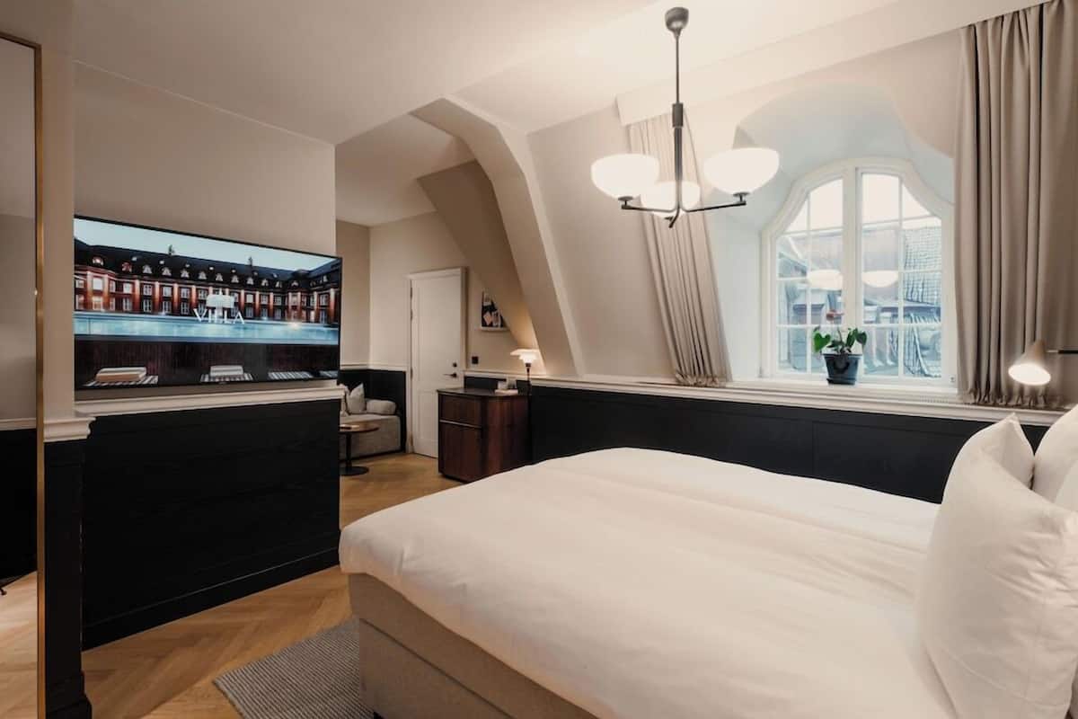 Minibar, brankas, kedap suara, dan Wi-Fi gratis