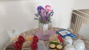 Free daily self-serve breakfast - Villa Iscla Maison d'Hôtes (Ischia)