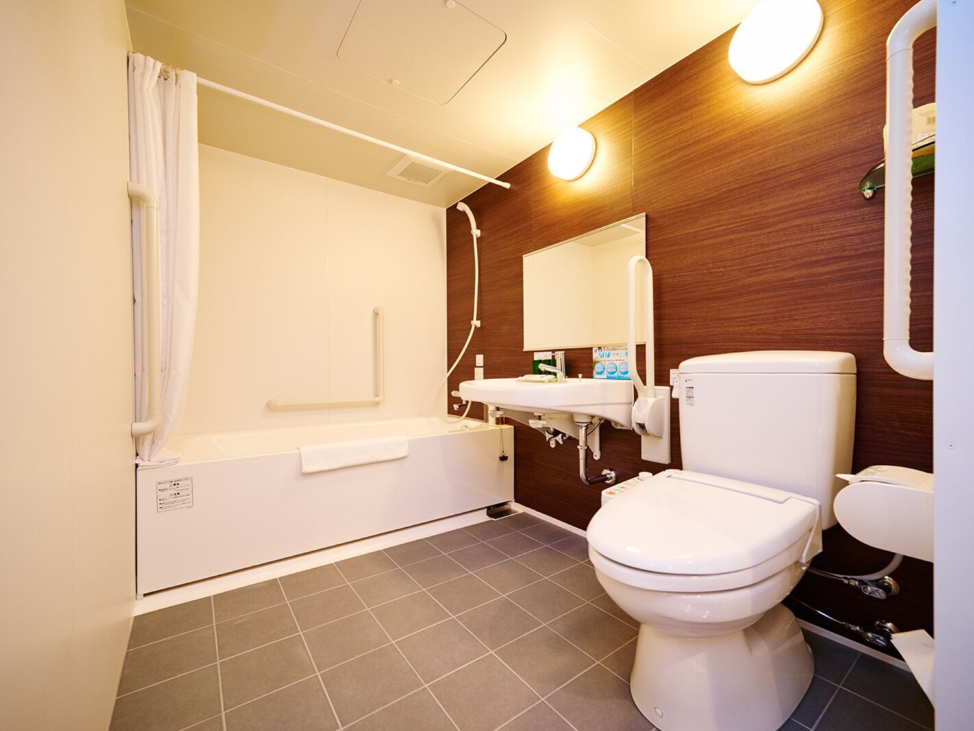 room, accessible (1 double bed + 1 loft bed) | bathroom | combined shower/bathtub, free toiletries, hair dryer, slippers