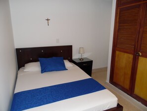 1 soverom, strykejern/-brett, wi-fi (inkludert) og sengetøy