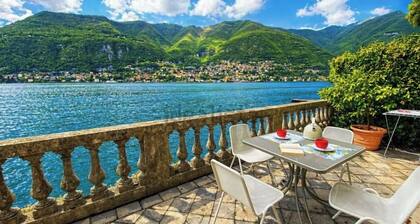Villa historique avec magnifique patio sur le lac de CĂŽme