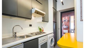 Fridge, oven, stovetop, dishwasher