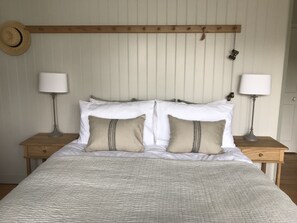 2 bedrooms, iron/ironing board, travel crib, free WiFi - *North Stables, Elie.* Converted stables. (Elie)