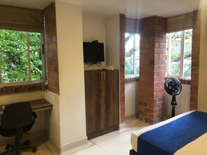 1 chambre, fer et planche à repasser, Wi-Fi gratuit, draps fournis