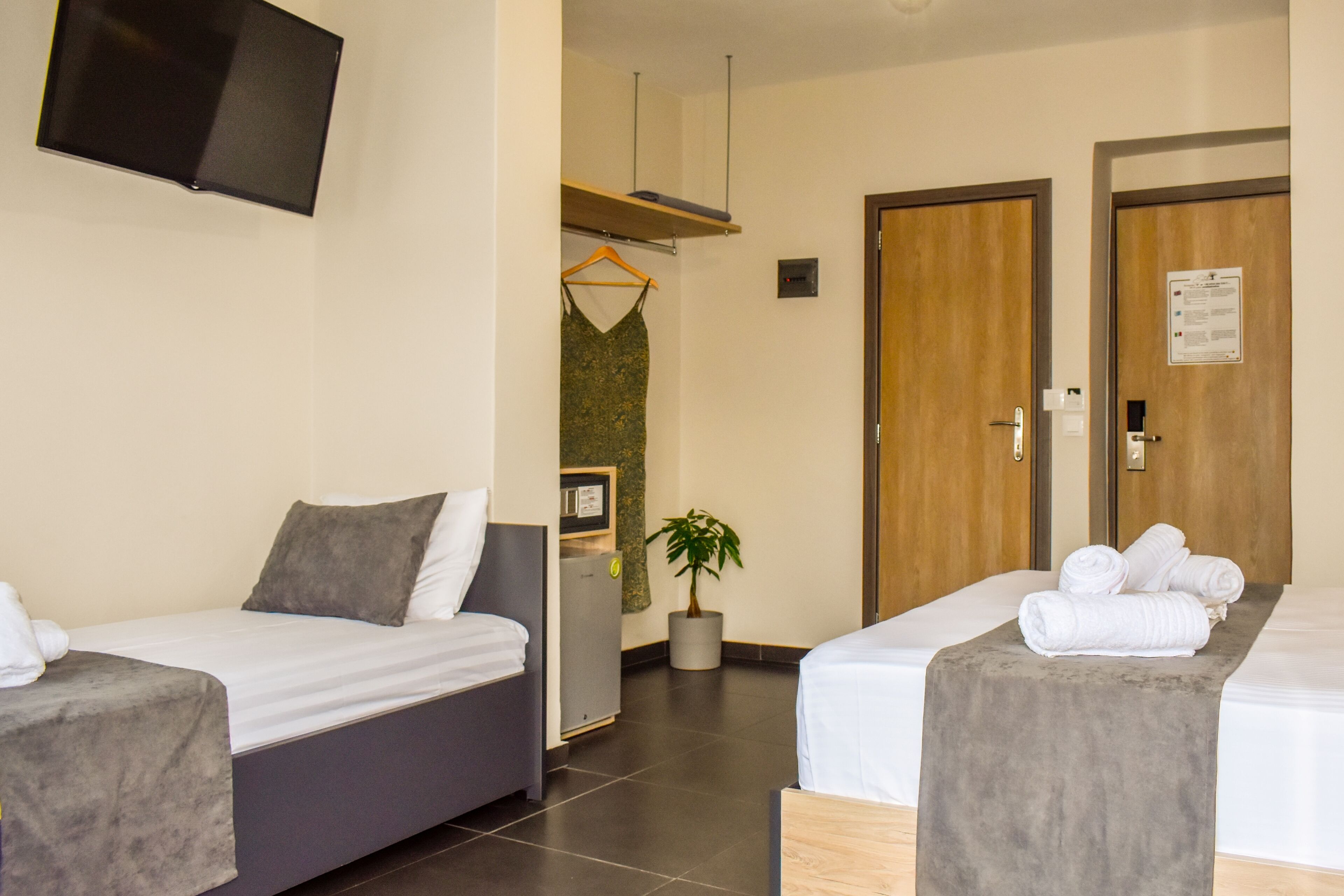 1 bedroom, premium bedding, pillow-top beds, in-room safe