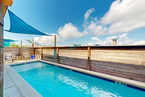 A heated pool - FC1702 Private Heated  Pool, Room for Boat Parking, Golf Cart Included (Port Aransas)