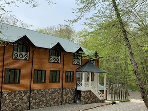 Front of property - Gachresh Forest Resort (Quba)