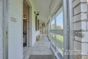 Interior - Villetta Arcobaleno - with lake view and pool (Bardolino)