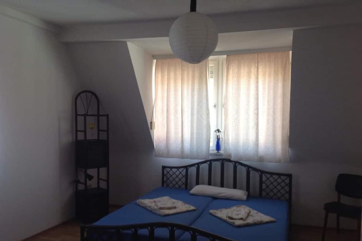 City Apartment, 1 Bedroom (3. Stock) | Soundproofing, iron/ironing board, cribs (surcharge)