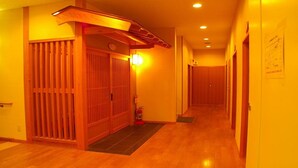 A hallway with wooden sliding doors, a fire extinguisher, and a clock on the wall. - Kajikaso (Nantan)