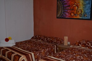 Doppia Standard, 2 letti matrimoniali, vista giardino | Ferro/asse da stiro, Wi-Fi gratuito, lenzuola