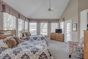 5 bedrooms, desk, iron/ironing board, free WiFi