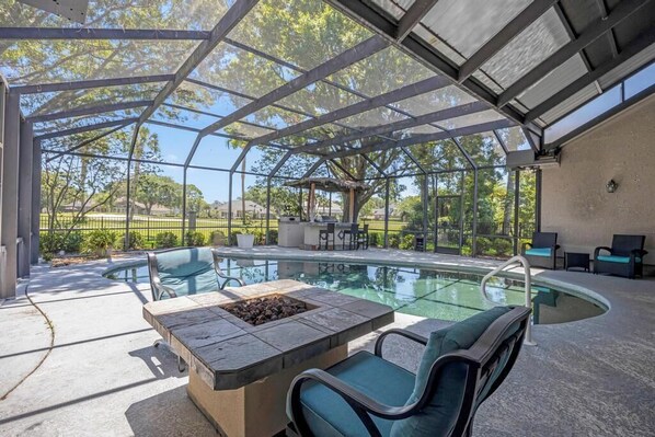 حمّام سباحة مُدفَّأ