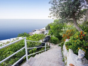 Beach nearby - Villa Orleans (Amalfi)