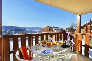 Outdoor dining - Appart montagne cosy et équipé, accès piscine (Font Romeu)