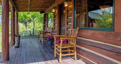 Highland Homestead- Direct River Access, Mountain Views, Historic Cabin