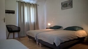 2 chambres, fer et planche à repasser, Wi-Fi, draps fournis