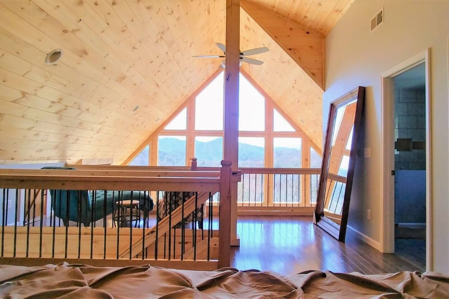 3 bedrooms, desk, iron/ironing board, travel crib