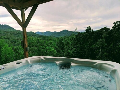 Taivaanrauha ~ UUSI 2019 ~ Uskomaton 280 * Vuoristomaisemat, yksinäinen, kylpytynnyri