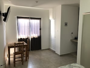 Apartamento estándar, 1 cama doble | Minibar, cortinas opacas, tabla de planchar con plancha