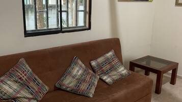 House, 2 Bedrooms, Non Smoking | Blackout drapes, bed sheets