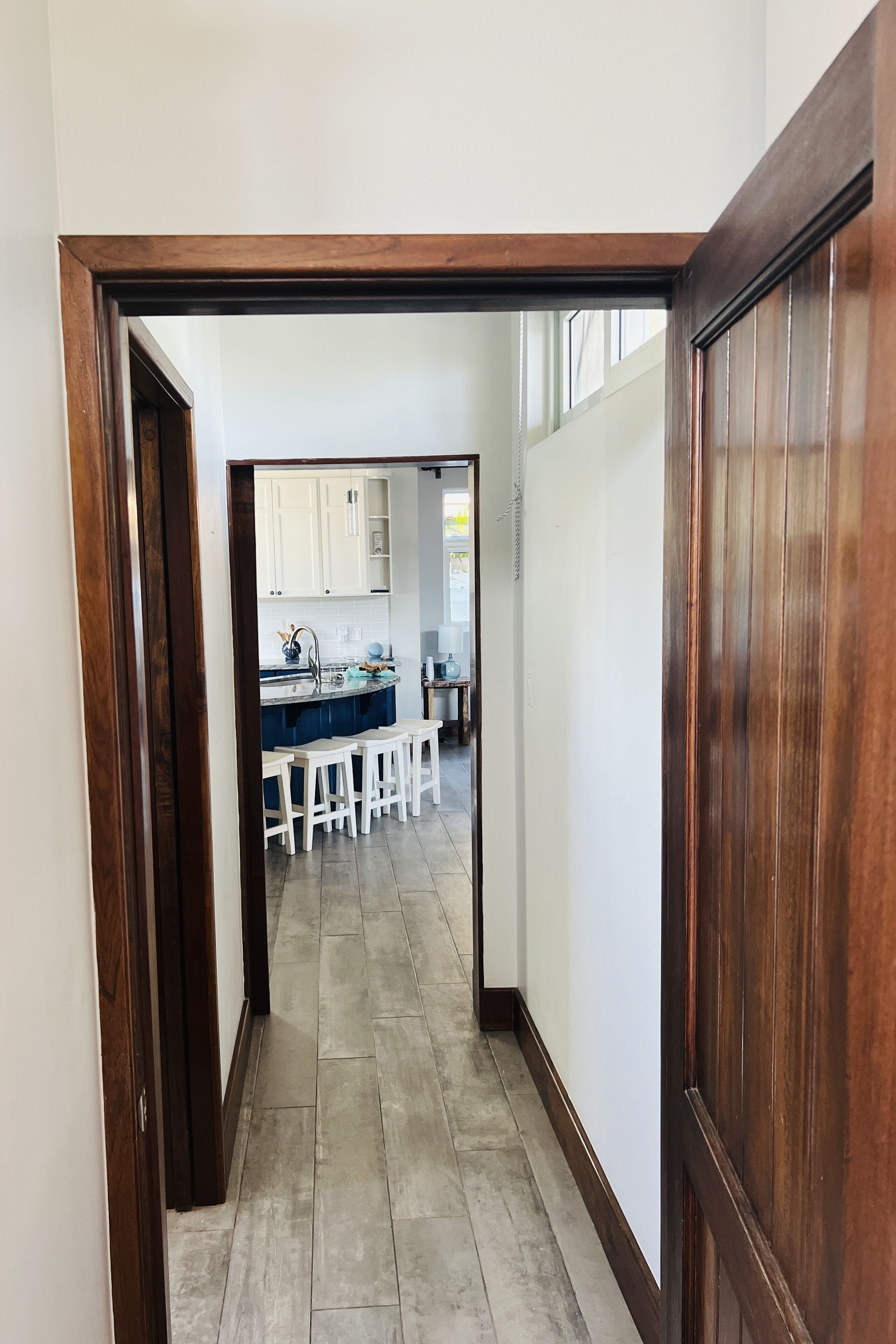 deluxe room, 1 bedroom, pool view | living area